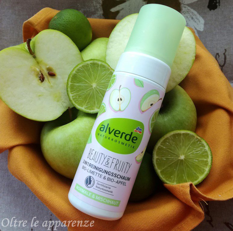 Mousse detergente alla mela e al lime