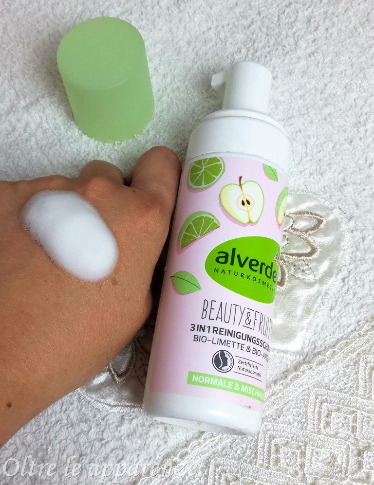 Mousse detergente alla mela e al lime