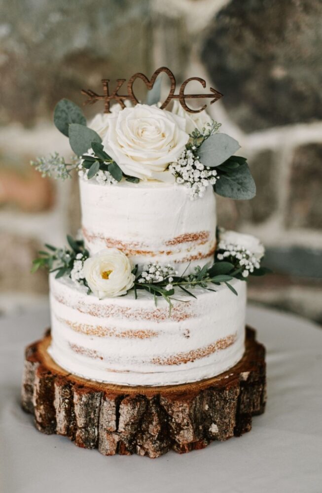 Flower cake: 6 consigli per una torta nuziale decorata con fiori freschi
